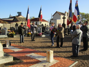 Dépôt de gerbes au Monument aux morts à St-Romain